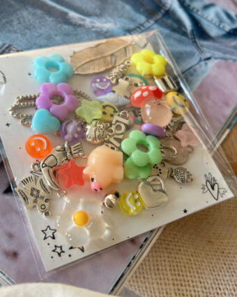 Pack de dijes de color + plateados