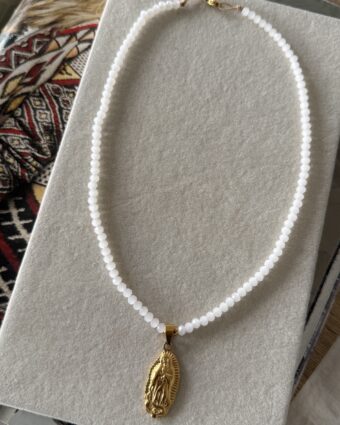 Collar Virgen de Guadalupe White
