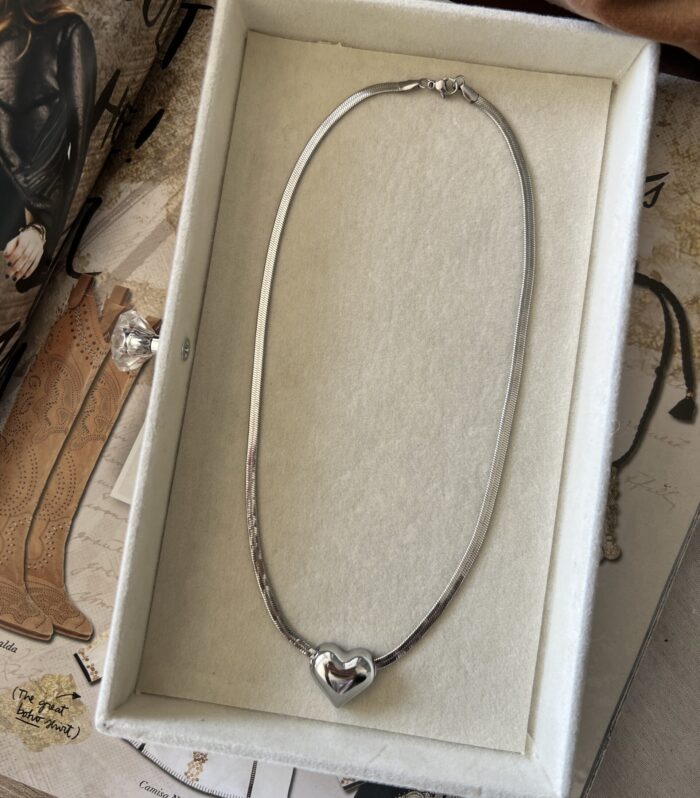 Collar Snake Love